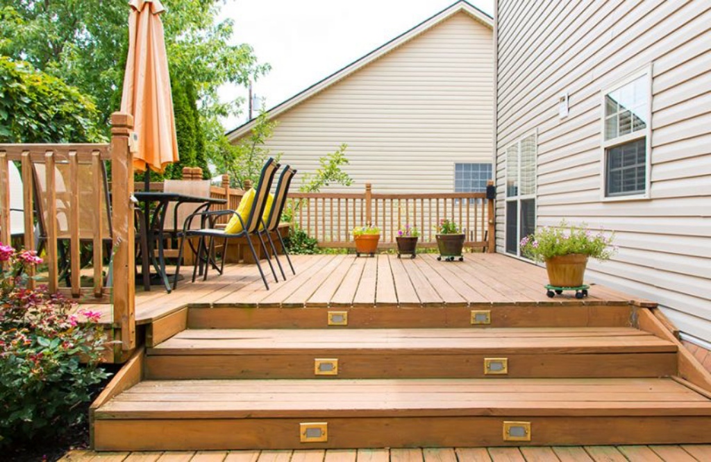 3 Easy Deck Maintenance Tips